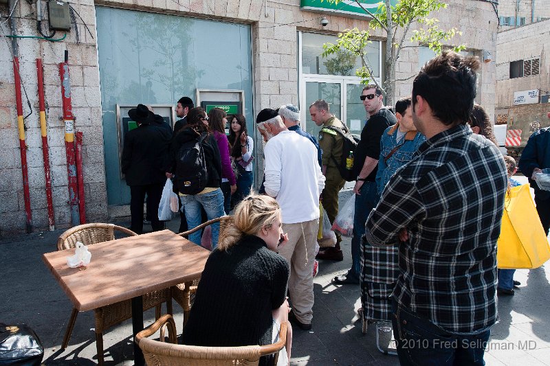 20100409_152511 D3.jpg - Lining up at an ATM, 3:30 pm Friday (before the Sabbath), Jerusalem